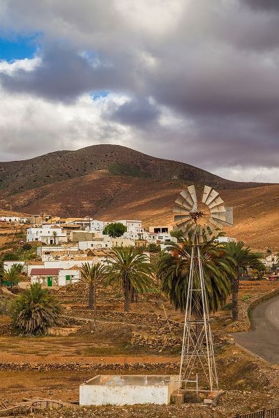 Canary Islands-Fuerteventura Island-Toto-desert village view with windmill